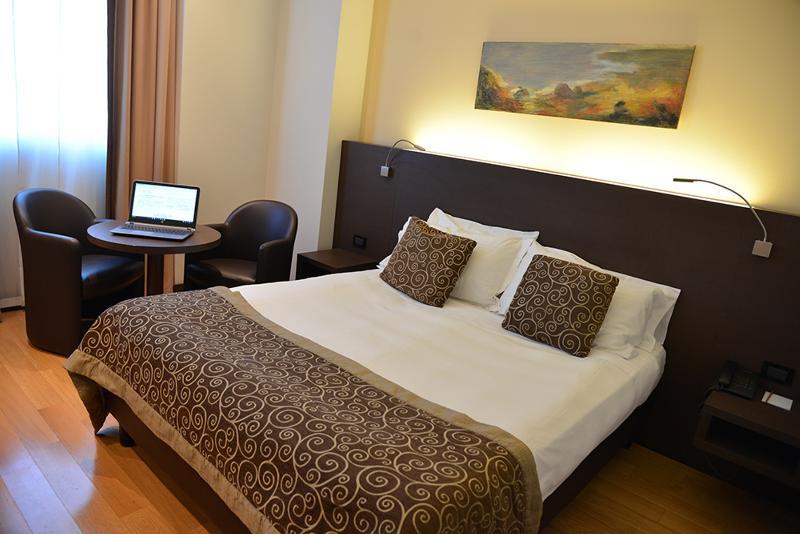 Hotel Diamante Alessandria Bagian luar foto